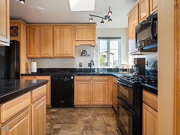 4th image of 295 AVENUE C