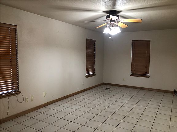 5th image of 210 Jones Rd