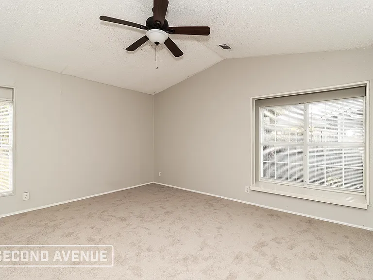 127 Woodhill St — Photo 3