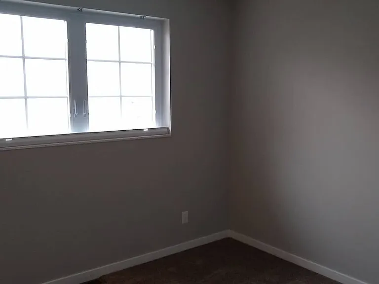 511 Cavalier Dr — Photo 4