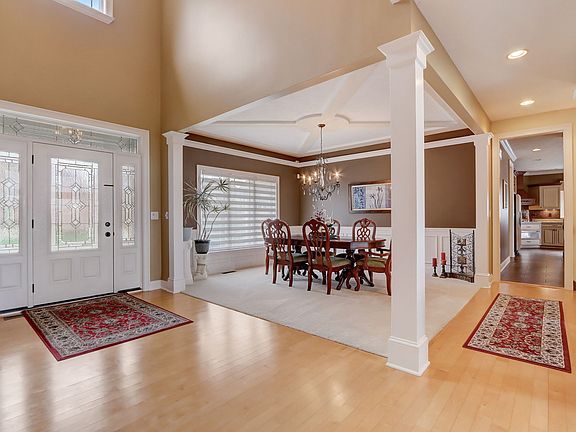 3rd image of 5062 Sweetwater Dr