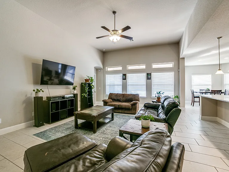 8916 Monument Parke — Photo 12