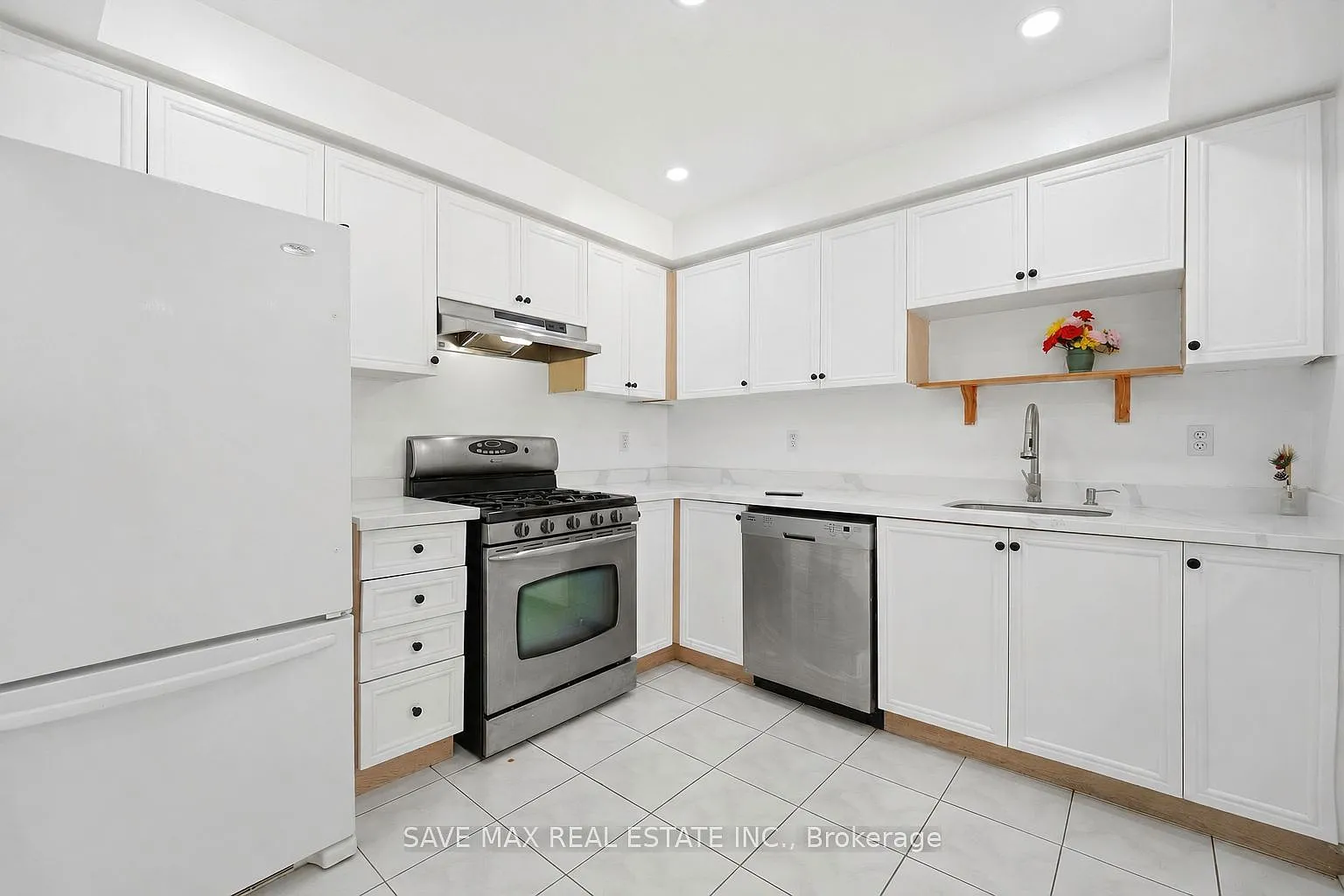 4 bed, $2,900 — Photo 4