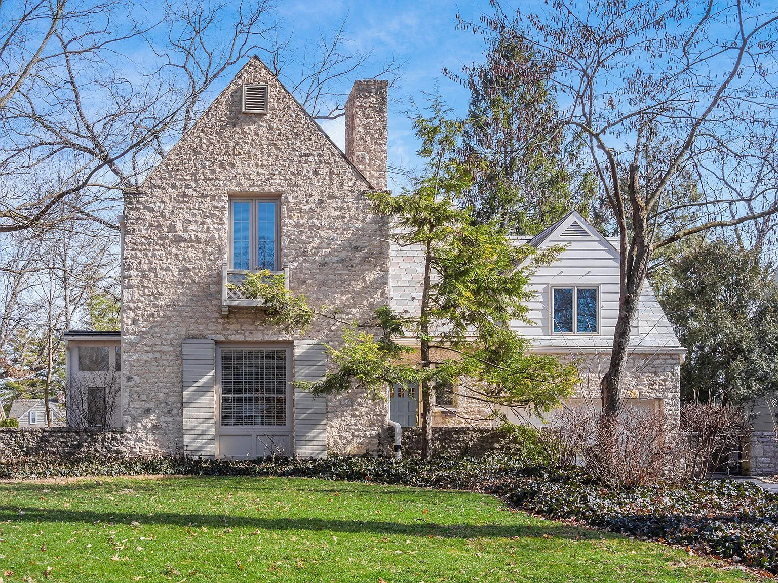 2620 Berwyn Rd photo 1