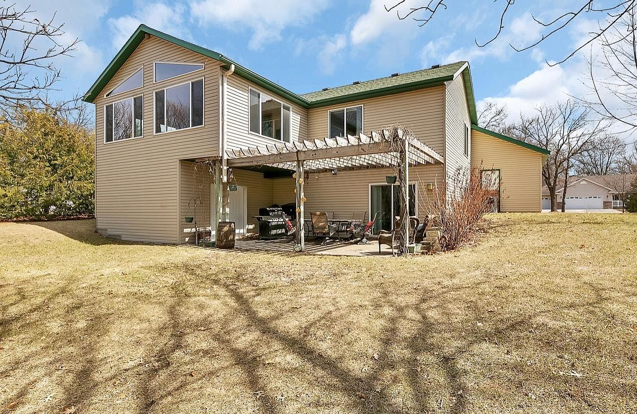 633 N Pine St, Royalton, MN 56373 Zillow