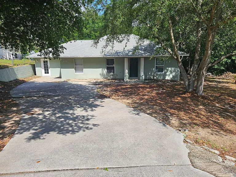 622 Brooke Ct — Photo 1