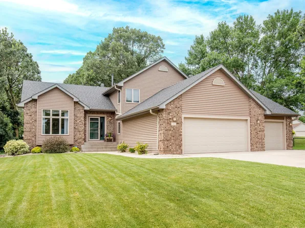 2212 Hydram Ave N, Oakdale, MN 55128