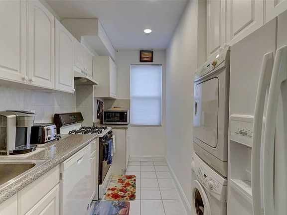 5th image of 79 S Broadway Ave Floor 2