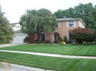 5132 Greendale Dr, Troy, MI 48085