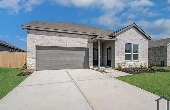 3rd image of 6815 Yellow Jessamine Ln