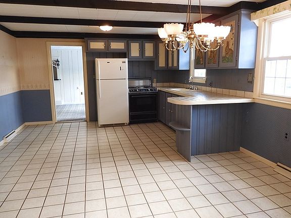 4th image of 16 Juniper St