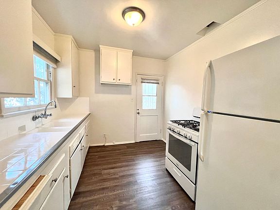 2nd image of 3950 Los Feliz Blvd #120