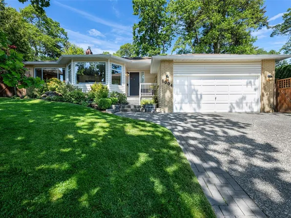 1004 Falaise Pl, Saanich, BC V8Y 2W7