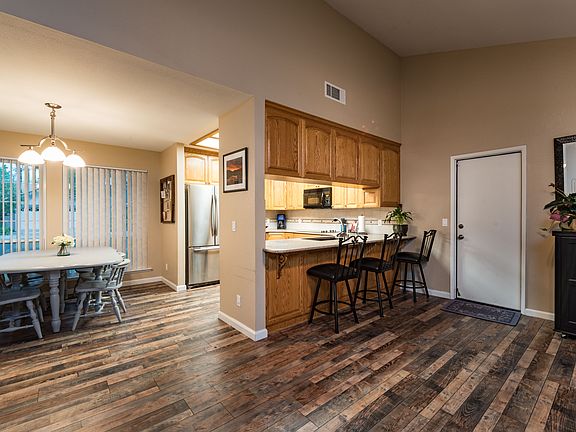 4th image of 1596 E Omaha Ave