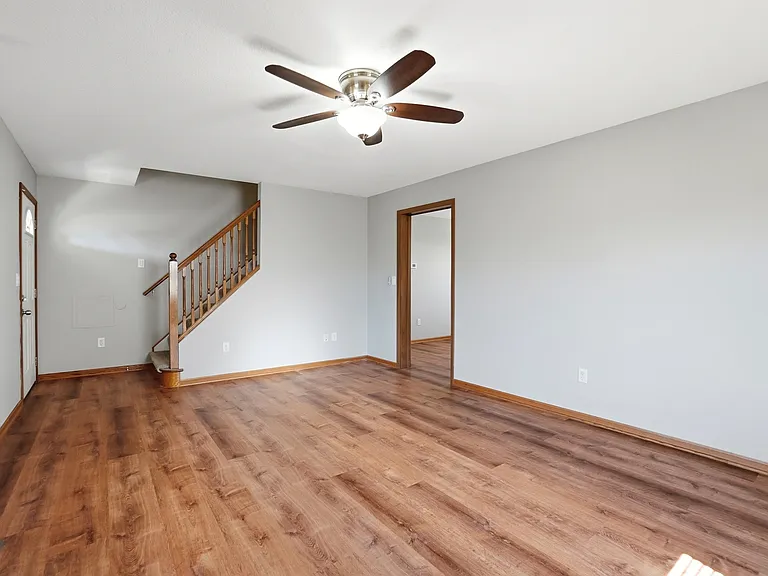 245 Fitchland Dr — Photo 31