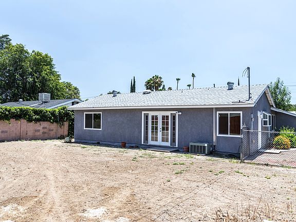 4th image of 23409 Gilmore St