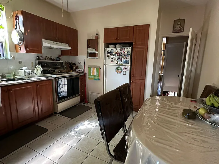 145 Gladstone Ave — Photo 7