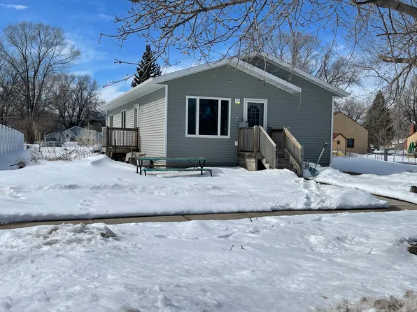 827 Nevada Ave SW, Huron, SD 57350