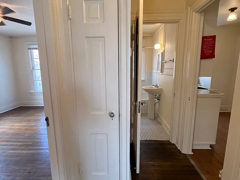 208 E 31st St #1 — Photo 14
