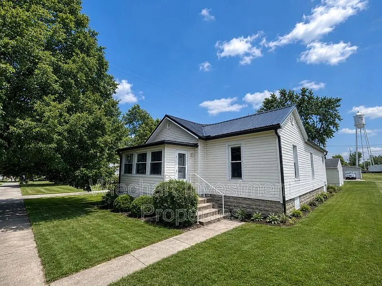 313 E Highland Ave — Photo 2