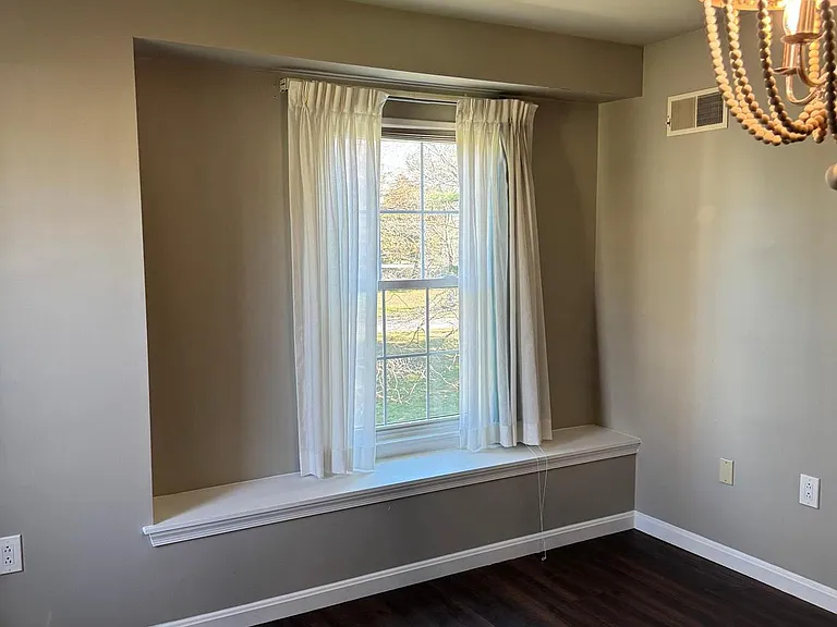 168 Valley Greene Cir #168 — Photo 13