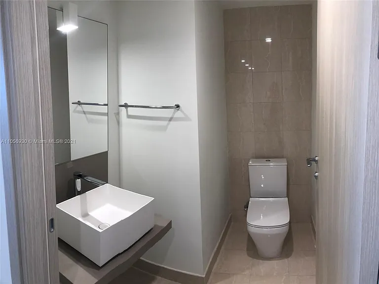Brickell Plz — Photo 41