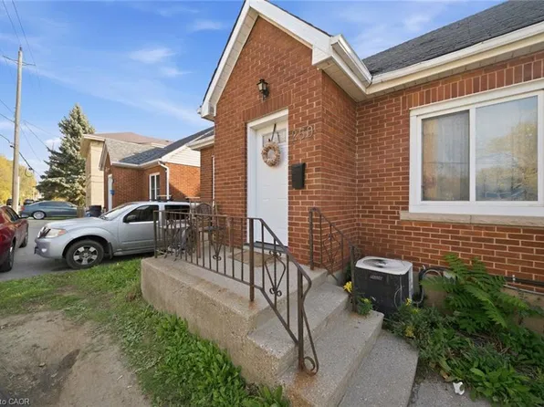 259 West St, Brantford, ON N3R 3V4