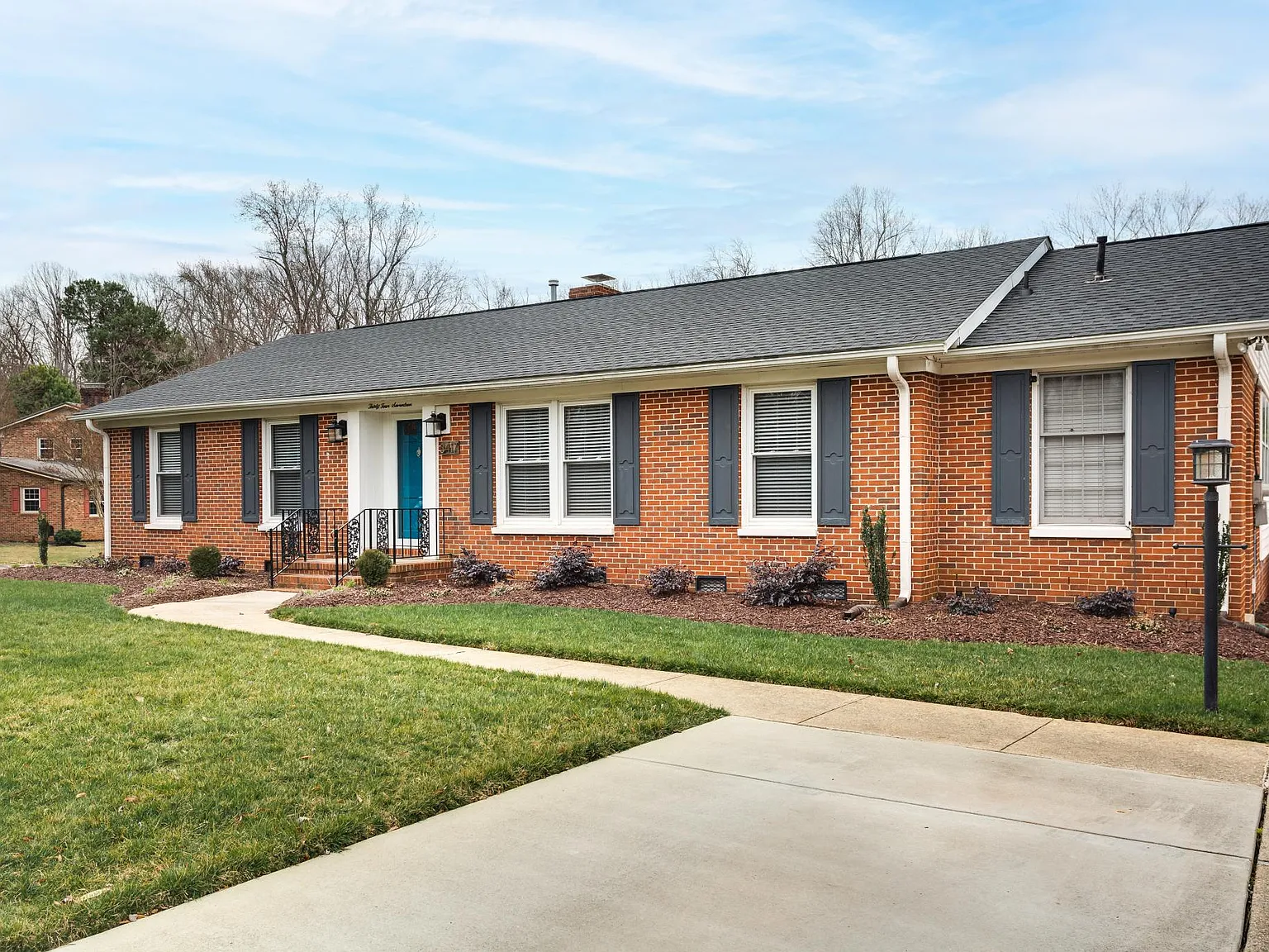 3417 Glouchester Ln — Photo 2