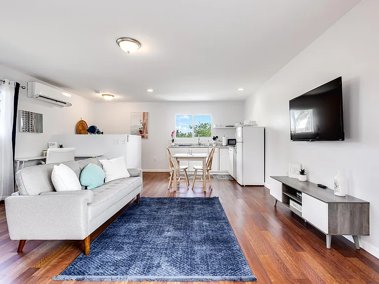 242 SW 9th St — Photo 36