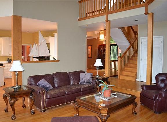 Great Room has Vaulted Ceilings