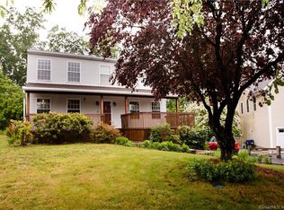 18 Lacey Ln, Norwalk, CT 06854