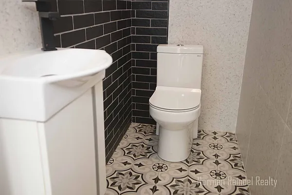 Rented by Norman Raindel, LREB | media 16