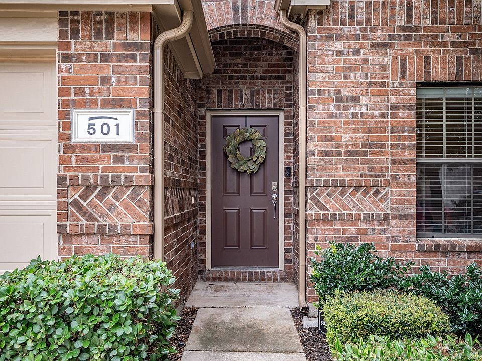 1st image of 501 Crown Oaks Dr