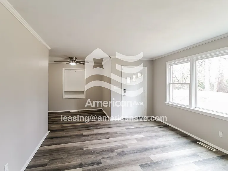 1559042_008_wm_-_family_room_13615356.jpg