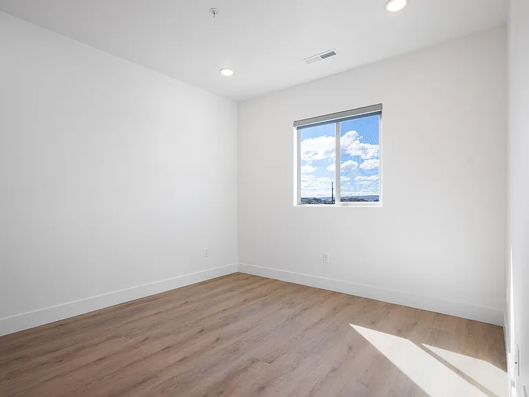 Shadow Ridge Apartments — Photo 13
