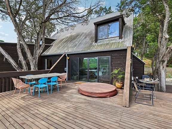 3rd image of 1002 Jousting Pl