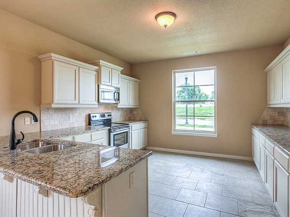 5th image of 3909 SW Capstone Ave