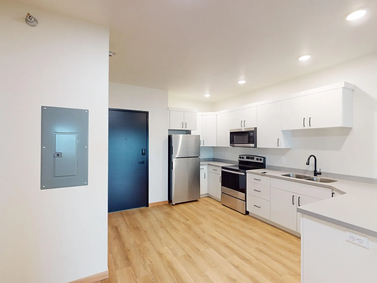 1 bed, 1.5 bath, 590 sqft, $980 — Photo 4