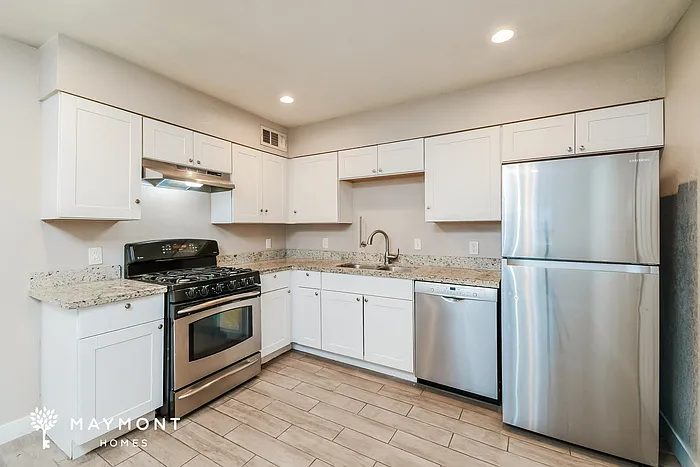 3 bed, 1.5 bath, 975 sqft, $1,300 — Photo 3