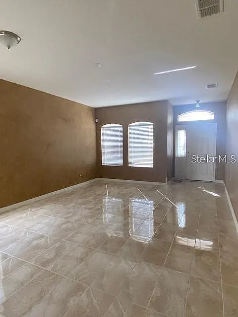 3 bed, 2.0 bath, 1856 sqft, $2,600 — Photo 3