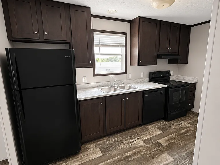 4900 S Valley View Rd #25 — Photo 3