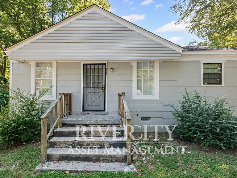 3132 Kingston St — Photo 1