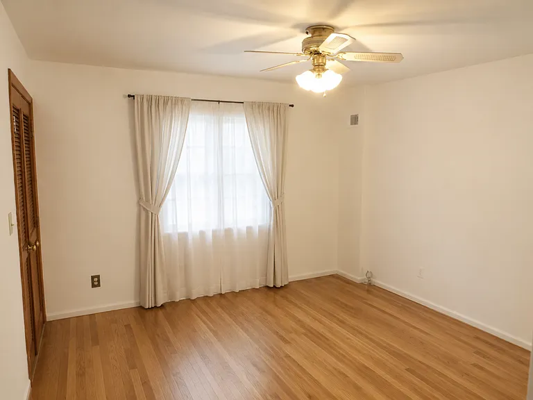 5308 Pooks Hill Rd — Photo 6
