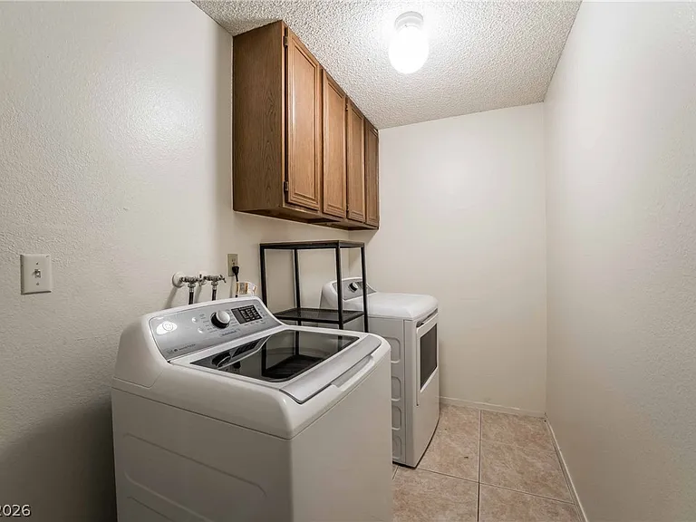 8705 Isola Dr — Photo 24