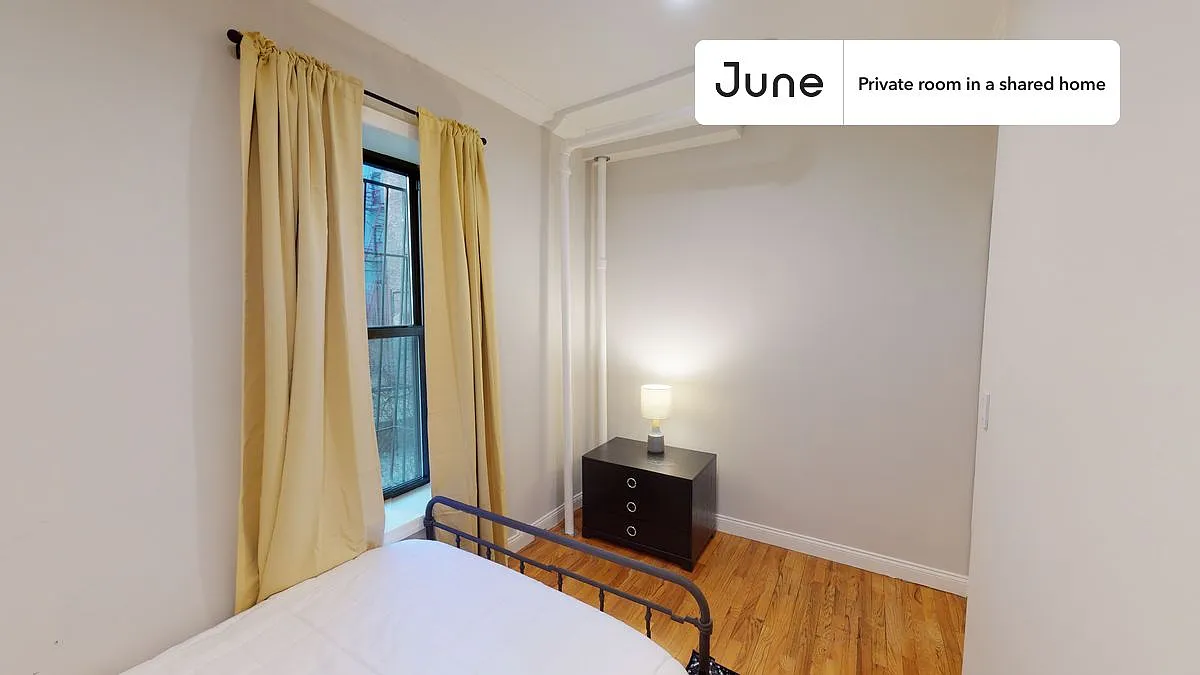Full bedroom in 3 bed/1 bath home in Hamilton Heights #795 B — Photo 3