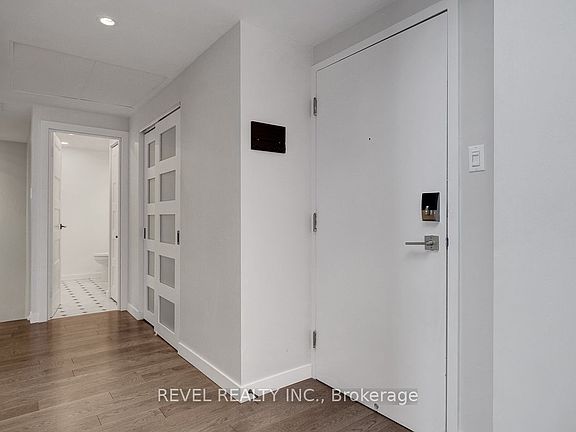 2nd image of 556 Laurier Ave W #2101