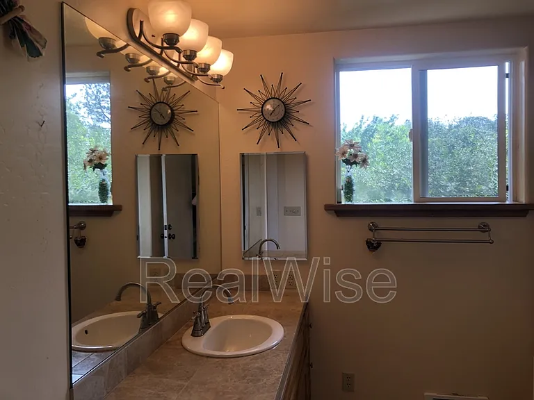 602 Schroeder Ln #B — Photo 9