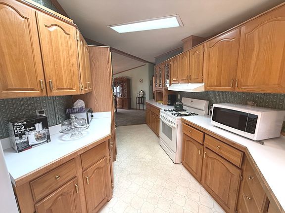 4th image of 383 Marigold Cir
