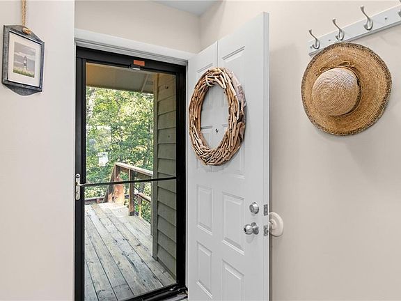 4th image of 58 Villa Ridge Dr