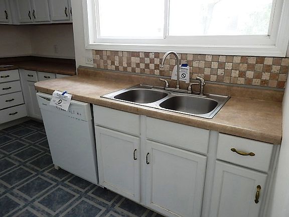 4th image of 211 E 2nd St